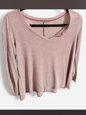 Women’s Long Sleeve V-Neck Knit Top - Red/ Pink